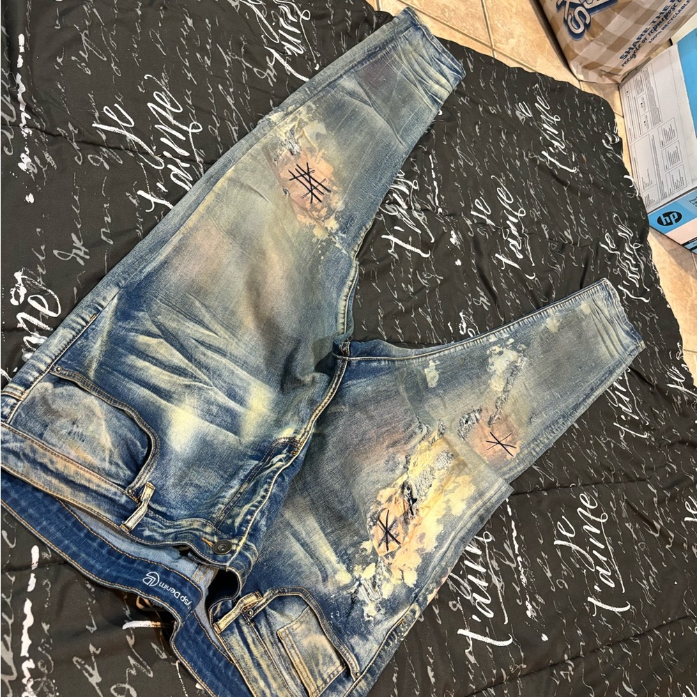 Men's Relaxed Fit Distressed Denim Jeans